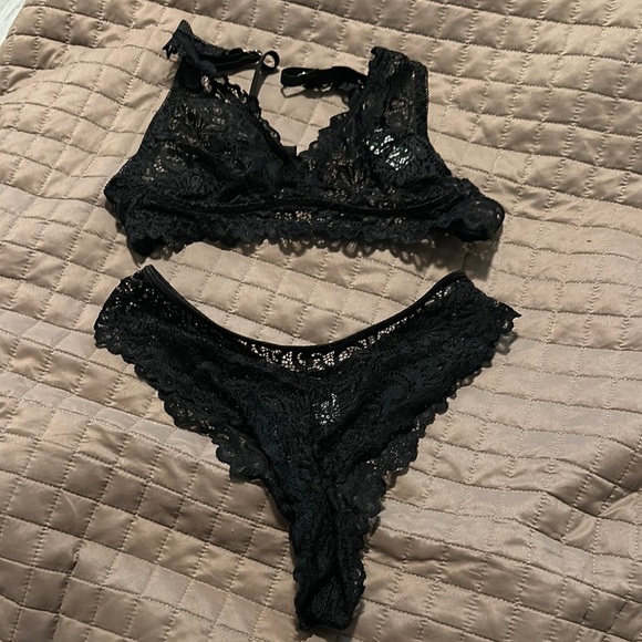 Black Lace Bralette and Panty Set - Picture 1 of 1